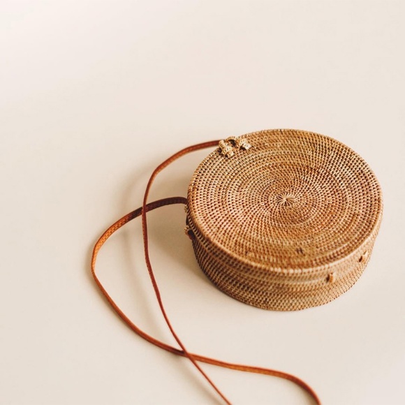 LAST ONE! Circle Rattan Crossbody Bag - Picture 2 of 6